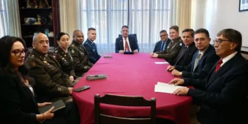 El ministro de Defensa, Marcelo Salinas, en reunión con el Comando Sur. Foto: Min. de Defensa