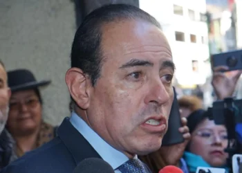 El alcalde electo de La Paz, César Dockweiler, en conferencia de prensa. FOTO: APG