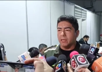 El comandante departamental de la Policía de Santa Cruz, coronel David Gómez. FOTO: Captura Red Uno