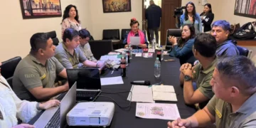 Representantes de la Fundación Voces Libres y la FELCV en la firma del convenio. FOTO: Voces Libres