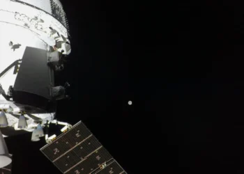 La nave Artemis II continúa su acercamiento a la luna/AFP