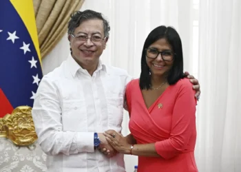 Petro fue recibido por la presidenta de Venezuela Delcy Rodríguez/AFP