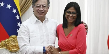 Petro fue recibido por la presidenta de Venezuela Delcy Rodríguez/AFP