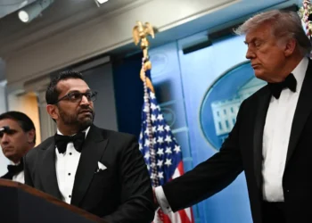 Donald Trump escucha al director del FBI/AFP