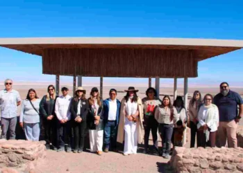 Representantes de la Universidad Católica del Norte en el Salar de Atacama. Foto: Prensa Innova