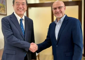 EL embajador de Japón, Shigeharu Orihara y el ministro de la Presidencia, José Luis Lupo. (Foto: Presidencia)