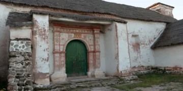 Frontis de la iglesia de Curahuara de Carangas. FOTO: Embajada de Estados Unidos