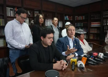 la conferencia de prensa de Tuto Quiroga y la alianza Libre. Foto: APG