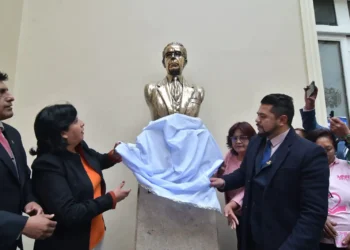 Fue restituido el busto del expresidente Victor Paz Estensoro en la instalaciones de la Asamblea Legislativa. Foto: APG