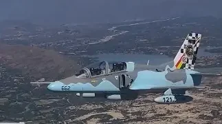 Aeronaves K-8 escoltando al presidente Rodrigo Paz. Foto: Captura.