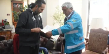Entrega del título municipal de “Hijo Predilecto” 
Foto: GAMLP