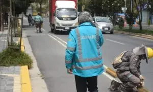 La ciclovía emplazada en la zona de San Miguel es trasladada a Achumani. FOTO: GAMLP
