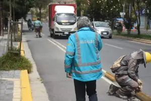 La ciclovía emplazada en la zona de San Miguel es trasladada a Achumani. FOTO: GAMLP