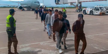 Bolivianos llegan a Viru Viru. Foto: Cancillería