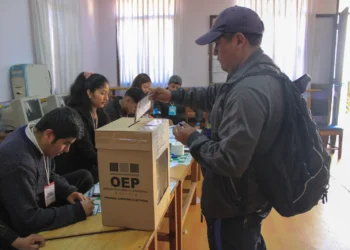 Ciudadanía acude a las urnas. Foto: APG