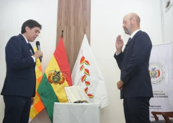 Acto de posesión del nuevo gerente de la aerolínea estatal. Foto: APG