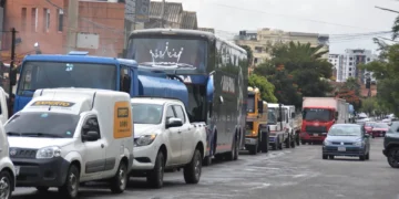 Filas por carburantes. Foto: APG