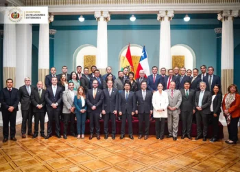 Autoridades y empresarios de Bolivia y Chile. Foto: Cancillería