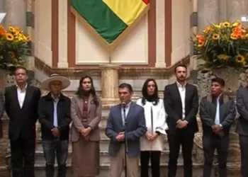 El presidente Rodrigo Paz con los gobernadores electos. Foto: Captura