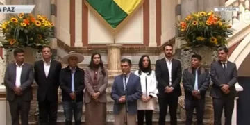 El presidente Rodrigo Paz con los gobernadores electos. Foto: Captura