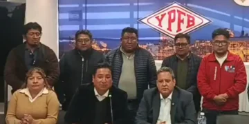 La conferencia de prensa que brindaron YPFB y Cadetran. Foto: Captura video