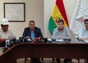 Conferencia de prensa de los ministros y el presidente de YPFB. Foto: Captura de video