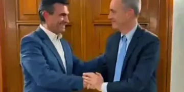 El presidente Rodrigo Paz y el vicepresidente del BID, Jordan Schwartz.
Foto: Captura RRSS