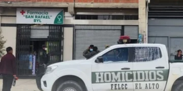 La mujer fue hallada sin vida en una farmacia de la avenida Cívica de El Alto. FOTO: RRSS