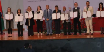 Los concejales electos de La Paz recibieron sus credenciales. FOTO: APG