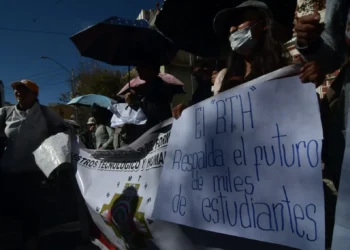 Movilización en rechazo al instructivo del Ministerio de Educación. FOTO: APG