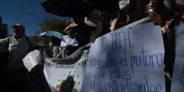 Movilización en rechazo al instructivo del Ministerio de Educación. FOTO: APG