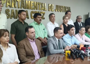 El presidente del TSJ junto a autoridades cívicas y municipales/Captura de pantalla