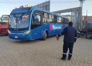 Reducen las unidades de los buses municipales por desabastecimiento de diésel. FOTO: GAMEA