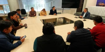 la reunión entre Cadetran y autoridades de Yacimientos. Foto: Prensa YPFB