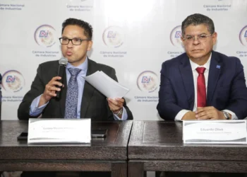 Gonzalo Morales Versalovic (izq.) y Eduardo Olivo, presidentes de la CNI y CNC respectivamente. Foto: CNI