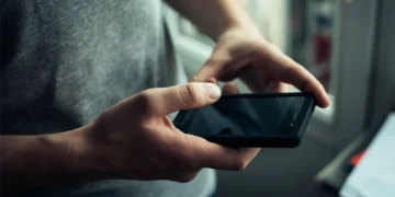 Un técnico de celulares descubrió imágenes con agresiones sexuales. Foto ilustrativa RRSS