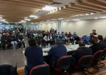 La reunión de transportistas y Gobierno en Oruro. Foto: ANH