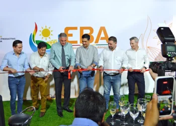 Inauguración del stand de la empresa EBA en Agropecruz 2026. Foto: Ministerio de Desarrollo