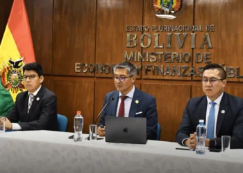 El ministro José Gabriel Espinoza durante el acto oficial. Foto: Ministerio de Economía