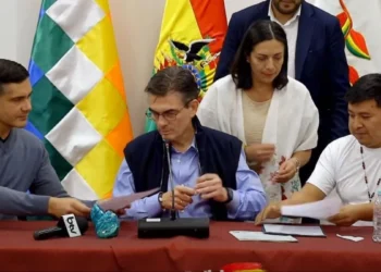 El presidente Rodrigo Paz y el dirigente indígena. Foto: Oficina del Presidente