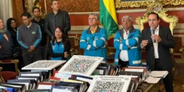 El alcalde de La Paz, Iván Arias, y el alcalde electo César Dockweiler. FOTO: GAMLP