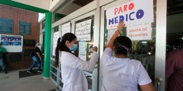 Trabajadores de salud cumplen dos paros en Santa Cruz. Foto referencial RRSS
