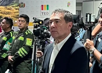 El ministro Fernando Romero durante la inauguración de la jornada electoral. Foto: Ministerio de Planificación