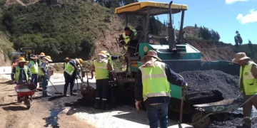 Trabajos de mantenimiento vial en el país. Foto: ABC