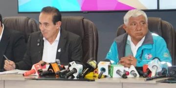 El alcalde electo de La Paz, César Dockweiler, y el actual alcalde Iván Arias. FOTO: GAMLP