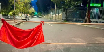 La Policía acordonó inmediaciones del TSE. Foto: BTV