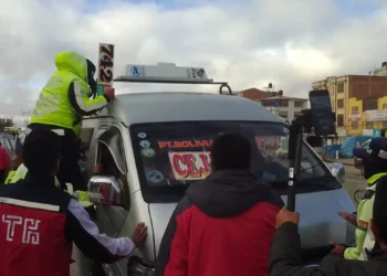 Funcionarios de la Alcaldía de El Alto realizan operativos contra el trameaje. FOTO: GAMEA