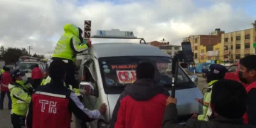 Funcionarios de la Alcaldía de El Alto realizan operativos contra el trameaje. FOTO: GAMEA