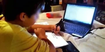 El director departamental de Educación, Víctor Hugo Sirpa, informó que se realiza un seguimiento permanente y evaluaciones diarias.
