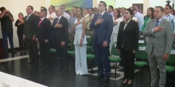 Juan Pablo Velasco posesionó a su gabinete. FOTO: Red Uno